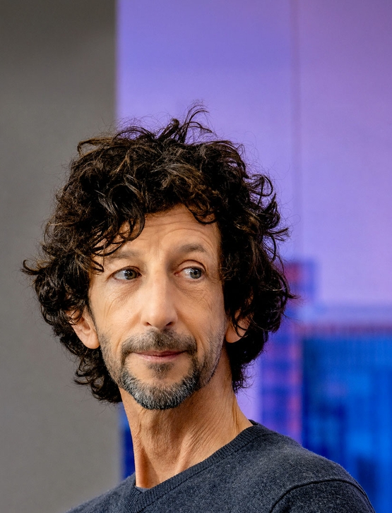 תמונת מופע: מבט מבפנים &ndash; ממסעותיו של כתב באזורי מלחמה &lpar;3 מפגשים&rpar; איתי אנגל