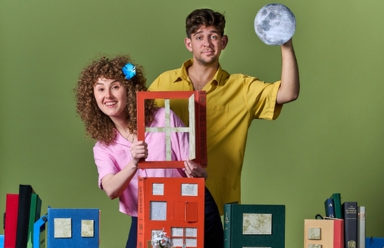 תמונת מופע: כאן צומחים שירים &vert; תיאטרון הקרון -מאת רות חוף